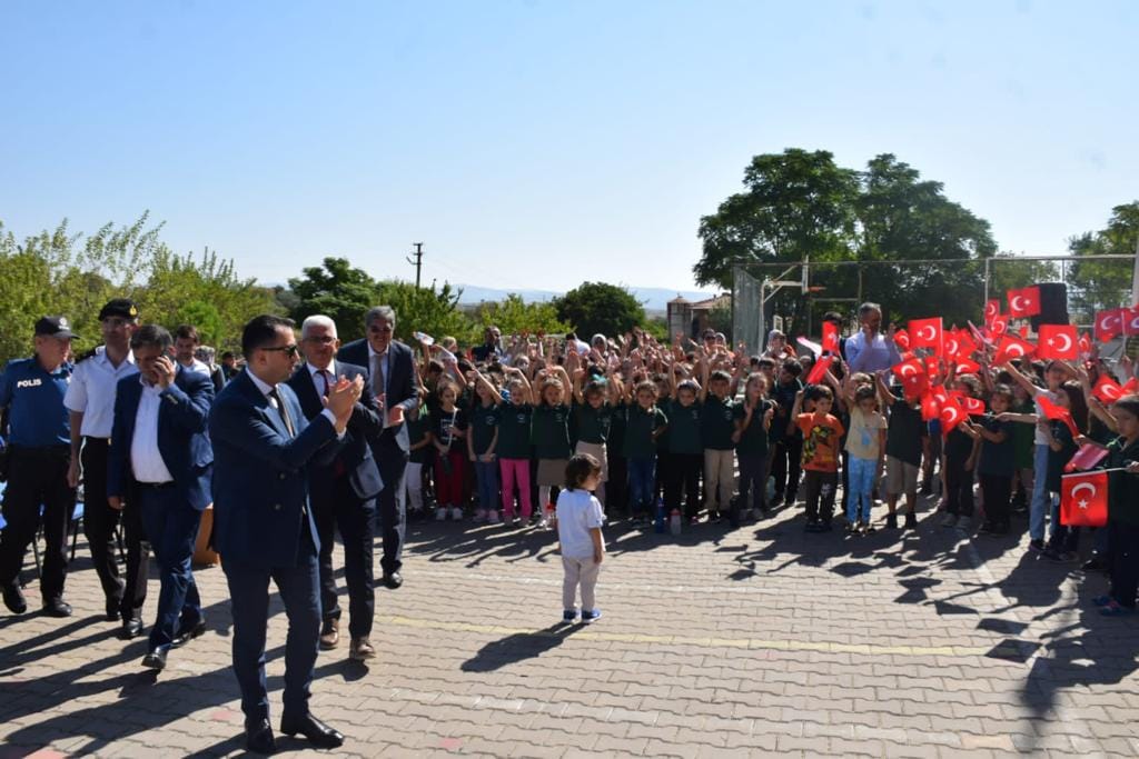 Kaymakamımız Sn. Görkem NALÇACI,  Köprübaşı Atatürk İlkokulu’ nda düzenlenen İlköğretim Haftası Kutlama Programına katıldı.