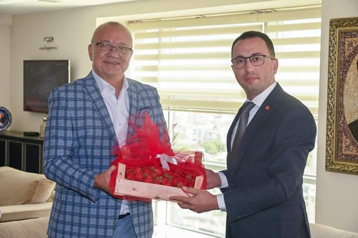 Kaymakamımız Sayın Görkem NALÇACI, Manisa Büyükşehir Belediye Başkanı Sayın Cengiz ERGÜN’ e nezaket ziyaretinde bulundu.