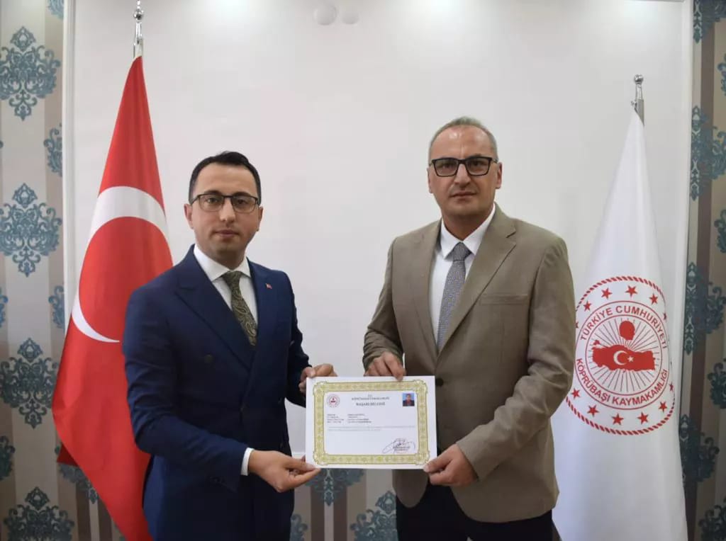 Kaymakamımız Sayın Görkem NALÇACI; gösterdikleri gayret ve çaba münasebetiyle çalışma arkadaşlarımızı başarı belgesi ile taltif etti  