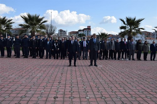 Kaymakamımız Sn. Hüseyin BÜTÜNER 18 Mart Çanakkale Zaferinin 110. yıldönümü nedeniyle, Çelenk Sunma Törenine Katıldı.